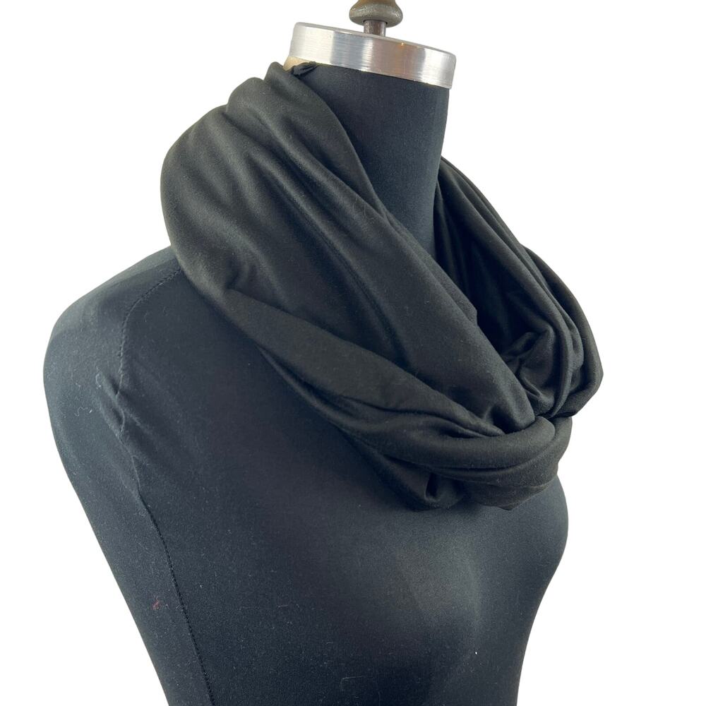 BEYOND YOGA Black Polyester Blend Pocket Infinity Scarf Cozy Stylish Accessory
